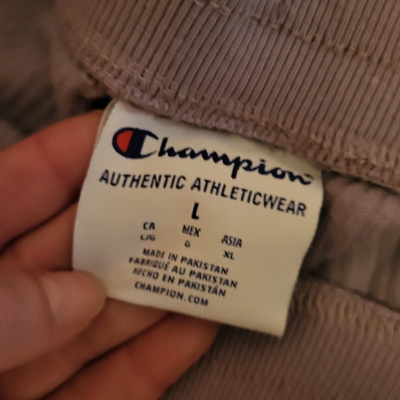 Soft lavendar Champion shorts - Picture 6 of 6